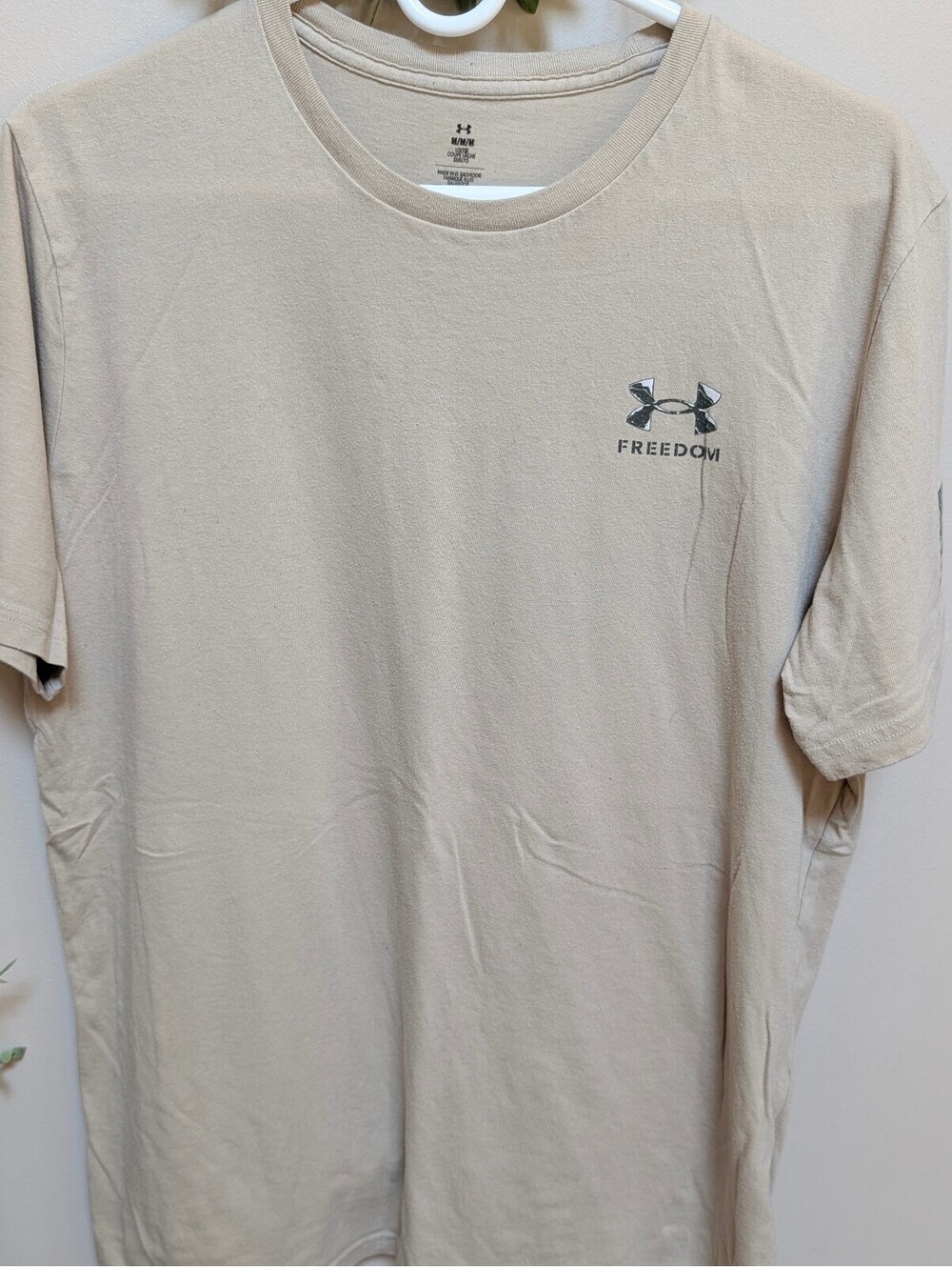 Under Armour Men's Loose Fit Beige T-Shirt with Snake and Knife Graphic, Size M